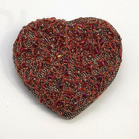 シックな雰囲気が綺麗なハート刺繍ブローチ ブローチ mimiたん。 通販 