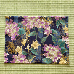 30×40ランチマット 紫陽花と百合(紺) 1枚目の画像
