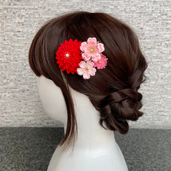 つまみ細工 七五三髪飾り  赤とローズピンク　*さくらピンク *ヘアクリップ *桜 *十三詣り *ハーフ成人式 *卒業式 4枚目の画像