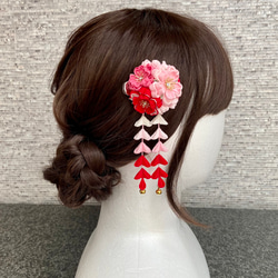 つまみ細工 七五三髪飾り  赤とローズピンク　*さくらピンク *ヘアクリップ *桜 *十三詣り *ハーフ成人式 *卒業式 5枚目の画像