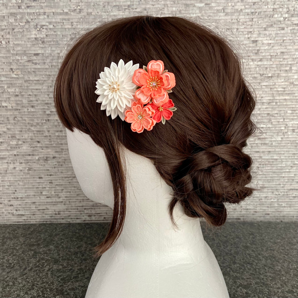 つまみ細工 七五三髪飾り  朱華に杏子色　*サーモンピンク *コーラル *オレンジ *ヘアクリップ *桜 *袴 *卒業式 4枚目の画像