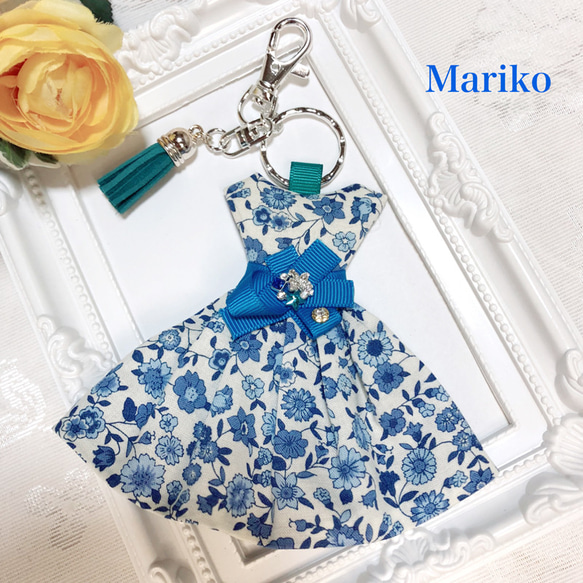☆大人可愛いバッグチャーム☆ワンピースチャーム＜ブルー花柄 