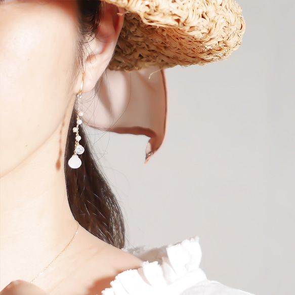 # 928E K10 白色月長石和珍珠柔軟觸感耳環 第5張的照片