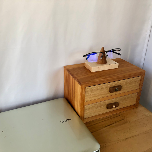 Glasses Stand 第1張的照片