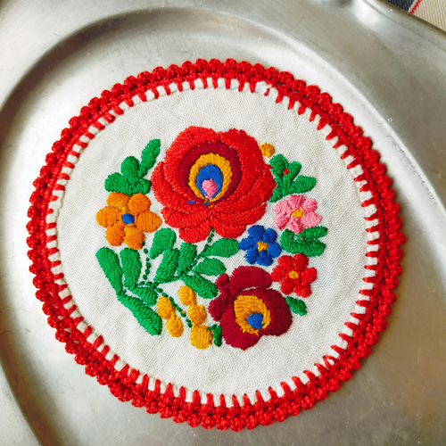 ハンガリー蚤の市　アンティーク刺繍　ドイリー ハンガリー蚤の市 アンティーク刺繍 ドイリー