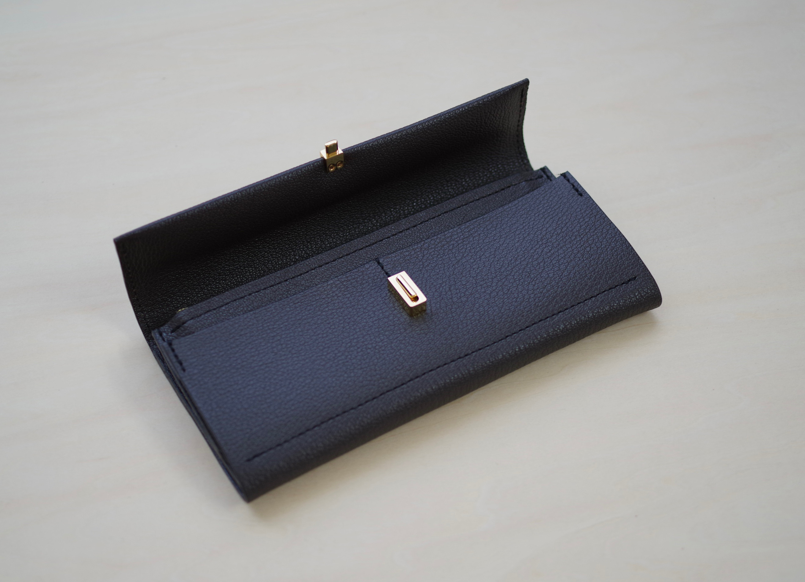 <高級革>フランスレザー使用　長財布（スミクロ）