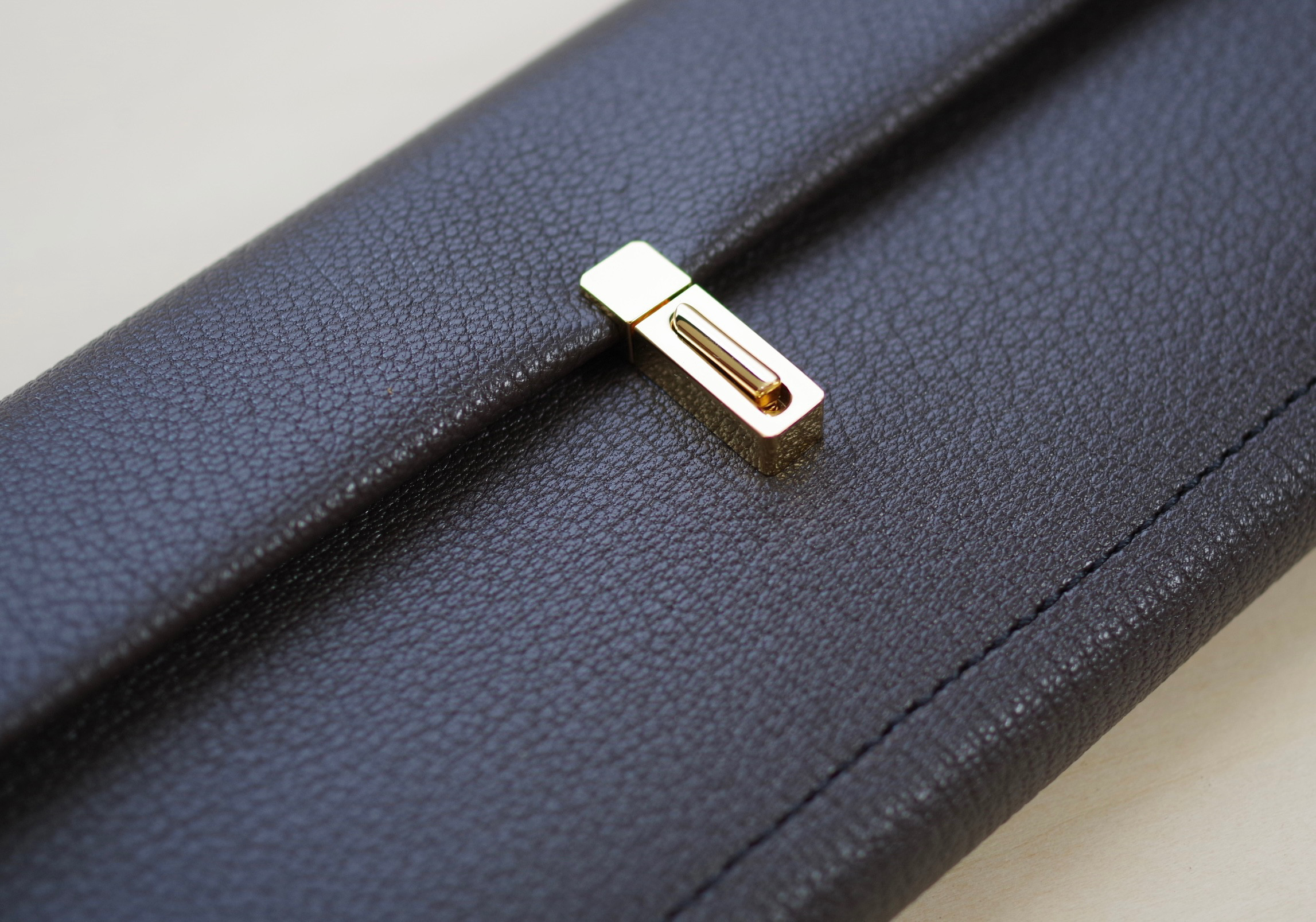 <高級革>フランスレザー使用　長財布（スミクロ）