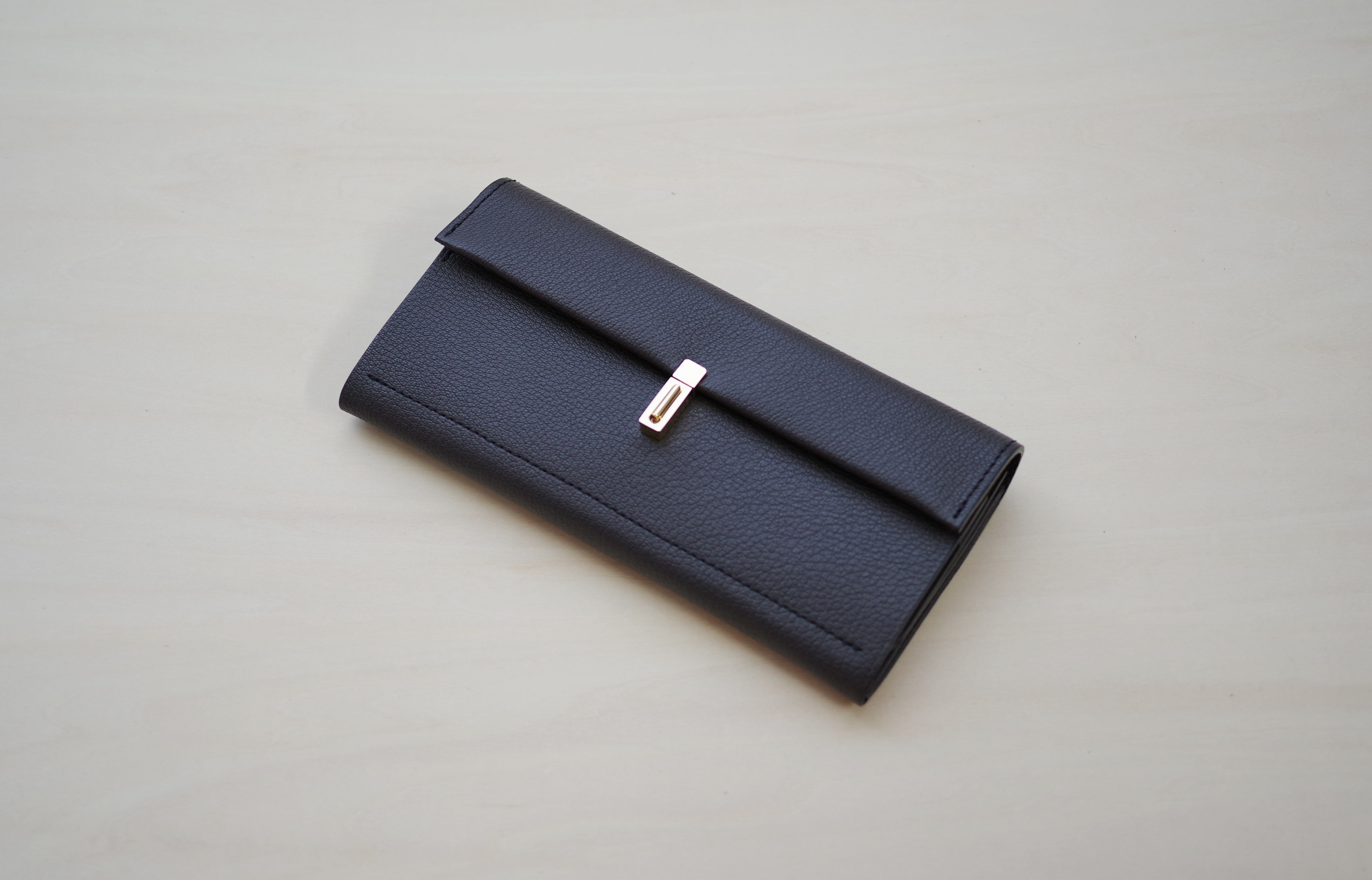 <高級革>フランスレザー使用　長財布（スミクロ）