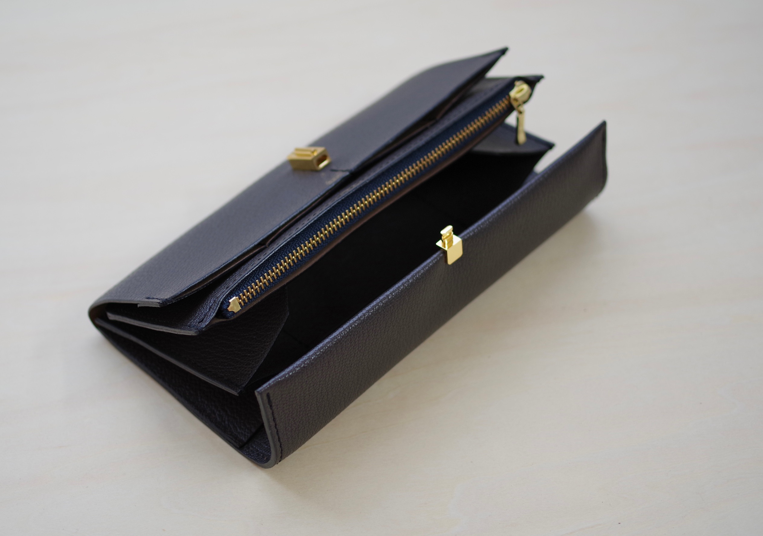 <高級革>フランスレザー使用　長財布（スミクロ）