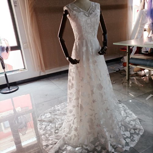 高品質！ウエディングドレス 贅沢な総レース 背中見せ マーメイド  