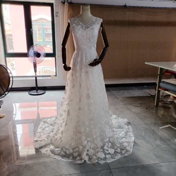 高品質！ウエディングドレス 贅沢な総レース 背中見せ マーメイド  