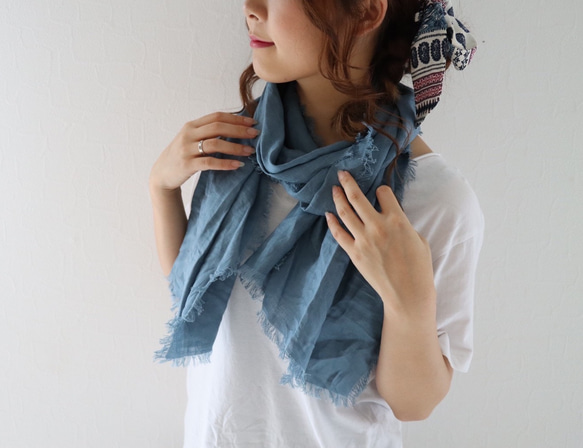 【150cm】リネンストールショートサイズ／四方切りっぱなしのリネンストール／春夏ミニストール／スモーキーブルー 5枚目の画像