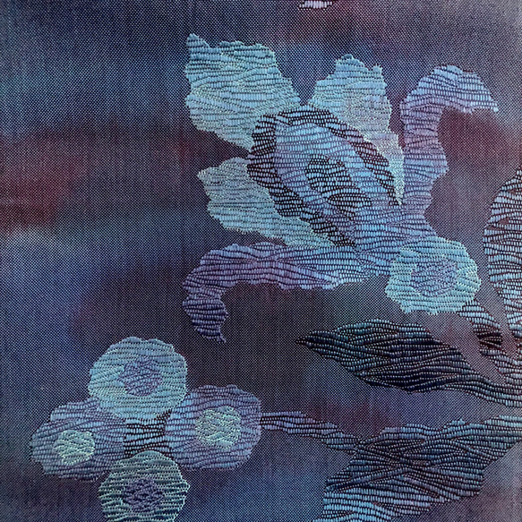 帯のタペストリー　深い青に花1　サスティナブル 　着物リメイク インテリア　掛け軸 3枚目の画像