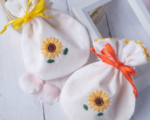ふんわり丸巾着バッグ　黄色　刺繍レース生地 e1f5618f3d109a8a051e40a77ec359