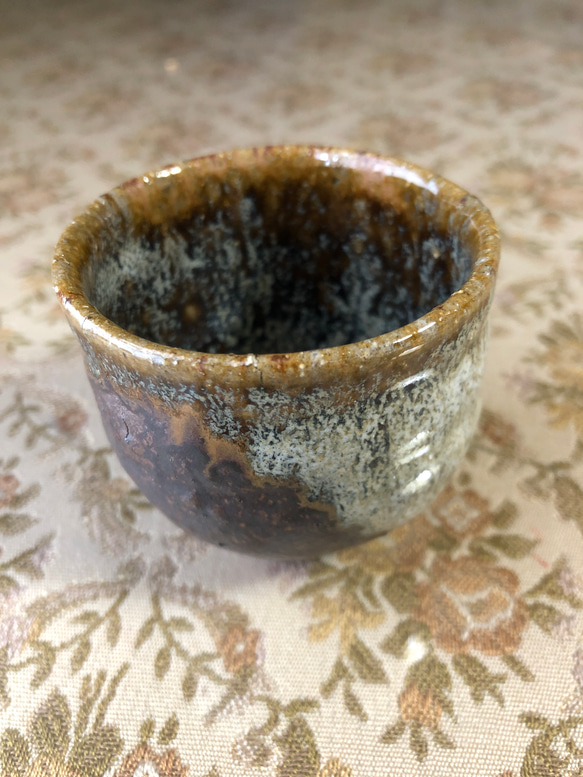 ぐい呑み　陶器　手捻り　自然釉薬　ハンドメイド　神の倉山陶芸家 1枚目の画像