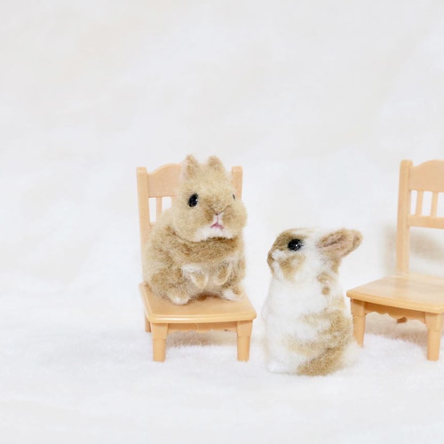 羊毛フェルト 小さな小さなうさぎさん ミニチュア ネザーランド