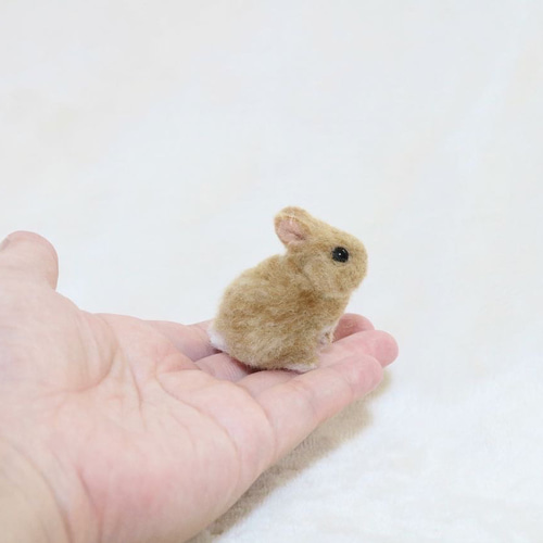 羊毛フェルト 小さな小さなうさぎさん ミニチュア ネザーランド