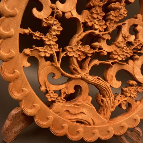 梅蘭竹菊 26.5cm（四君子 梅) 参次元彫刻『雅』 透かし彫 楠彫刻