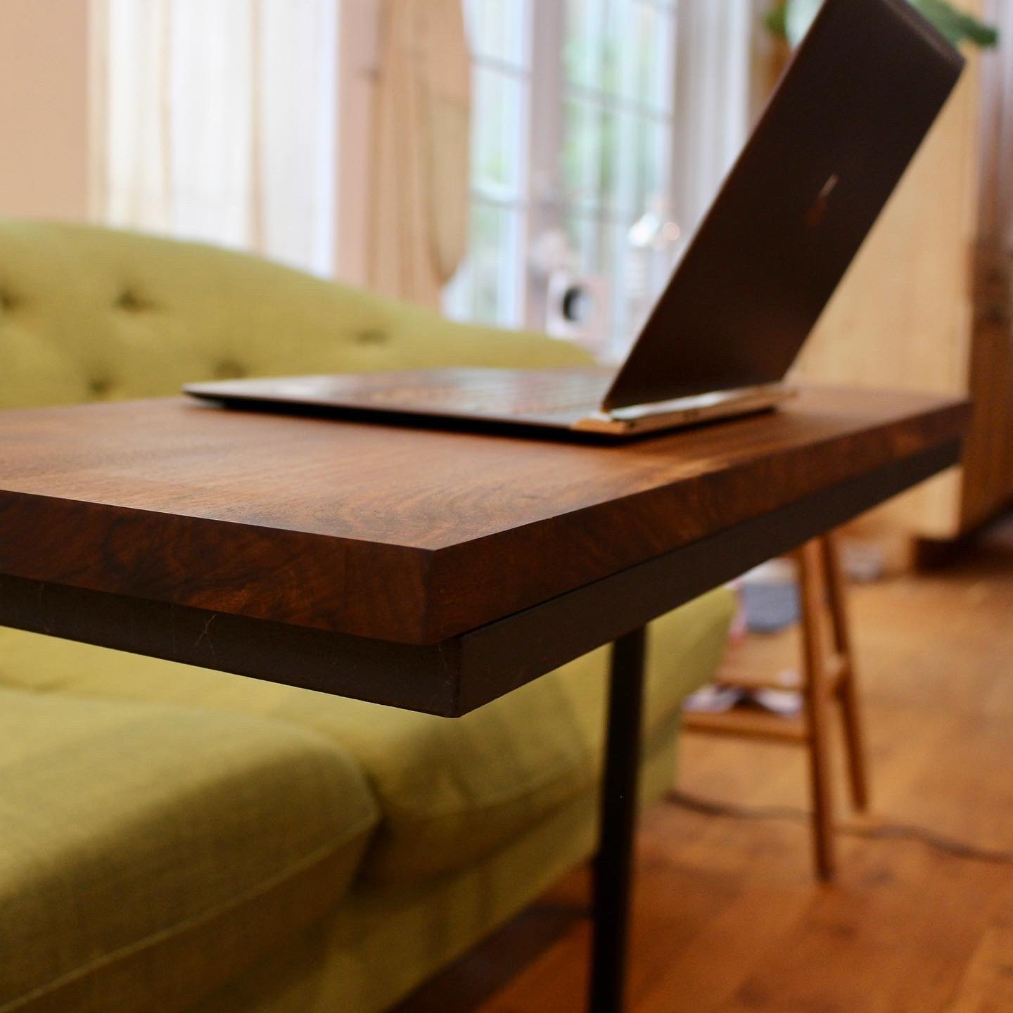 【受注生産】ウォルナットとアイアンのソファーテーブル（リモートワークタイプ）