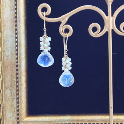 レインボームーンストーンと淡水真珠のふさふさピアス 6枚目の画像