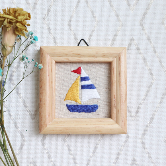 刺繍作品 船の絵 木製フレーム付き 刺繍作品 船の絵 木製フレーム付き 刺繍ミニフレーム＊ヨット
