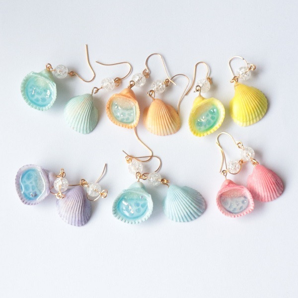 ピアス　夏　イルカ　海　レジン　ハート　水色　緑　貝殻　ビジュー　かすみ草　推し a97d6b3791ec0e410839b61887ddec