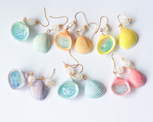 ピアス　夏　イルカ　海　レジン　ハート　水色　緑　貝殻　ビジュー　かすみ草　推し bb2fef8c49b3149eb5b0f6f94b8097