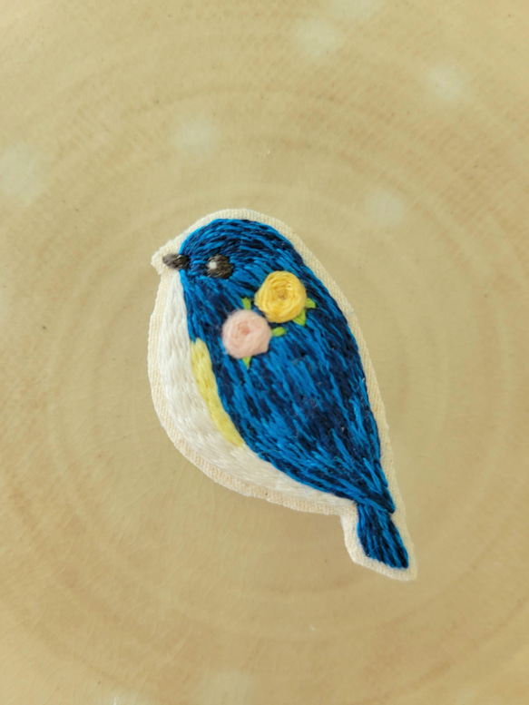 bluebird刺繍ブローチ(ディープブルー)【受注製作】 3枚目の画像