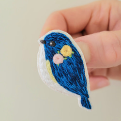 bluebird刺繍ブローチ(ディープブルー)【受注製作】 2枚目の画像