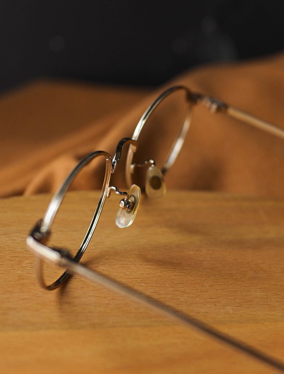 流沙亮黃金線性壓紋圓型鏡框金框古蕫眼 鏡 Japan/glasses 第5張的照片