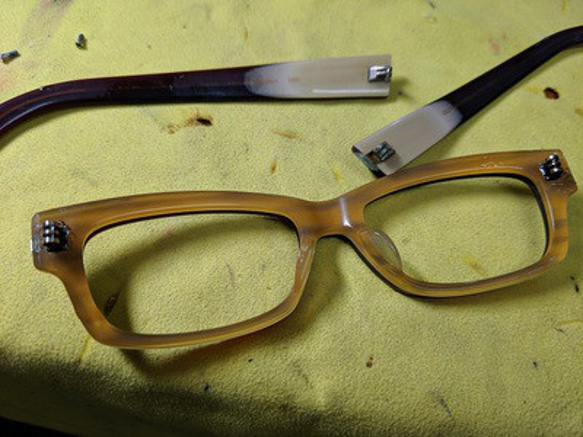 【眼鏡修理】フレームとテンプルをつなぐ部分も直せます 2枚目の画像