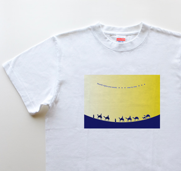 ◆ 月明かりの砂漠　5.6oz　Tシャツ　white / ラクダ 1枚目の画像