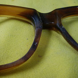 【眼鏡修理】磨き上げて、フレームの艶を復活させませんか 1枚目の画像