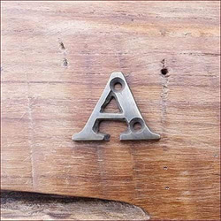 真鍮 アルファベット 英数字 アンティーク風 レトロ ヴィンテージ調 文字プレート A（真鍮／ブラス）　No.120 1枚目の画像