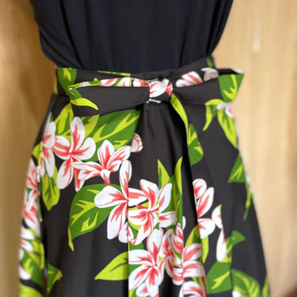 【ラップスカート】ハワイアンラップスカート（プルメリア/ブラック グリーン レッド ホワイト)ハワイアンファブリック♪ 4枚目の画像