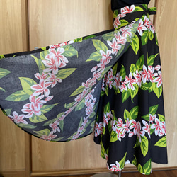 【ラップスカート】ハワイアンラップスカート（プルメリア/ブラック グリーン レッド ホワイト)ハワイアンファブリック♪ 1枚目の画像