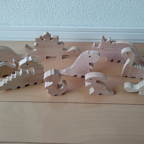 【新品・未使用品】HOLZTIGER 木製恐竜おもちゃ 6点セット 新品・未使用品】HOLZTIGER 木製恐竜おもちゃ 6点セット