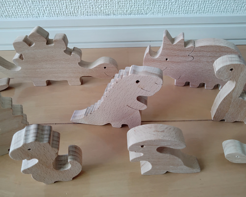 Holztiger 木製恐竜　 5体セット Dinos Set -Set of 4-Holztiger – KidzyWudzy LLC.