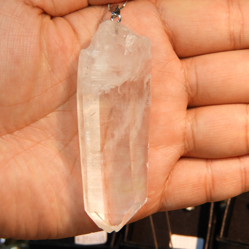 超特大！貴重なネパールマカルー産のヒマラヤ水晶原石ペンダント