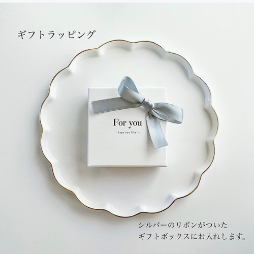 ライムグリーンのスクエアガラスビーズとかわいい白いお花の小さめ