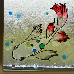 【受注制作】ステンドグラス風ガラスアート　水面とメダカ　16×16センチ 7枚目の画像