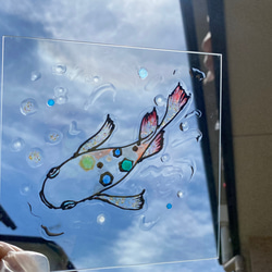 【受注制作】ステンドグラス風ガラスアート　水面とメダカ　16×16センチ 1枚目の画像