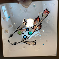 【受注制作】ステンドグラス風ガラスアート　水面とメダカ　16×16センチ 4枚目の画像