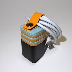プラグが折りたためない充電器のレザーケース　プラグカバー＆コードクリップ　Apple Anker 水色×オレンジ01 1枚目の画像