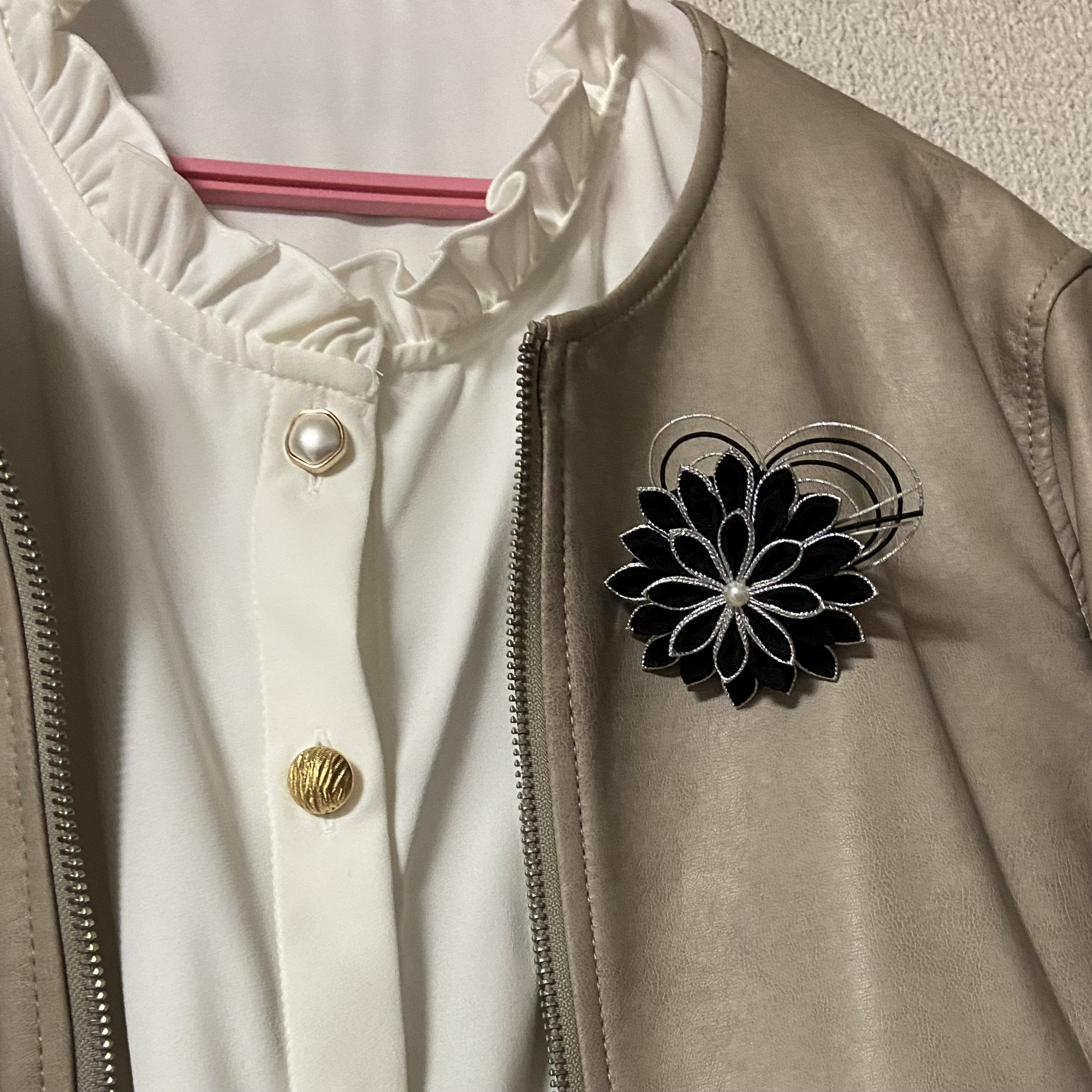 つまみ細工の髪飾り&コサージュ　2way  黒銀