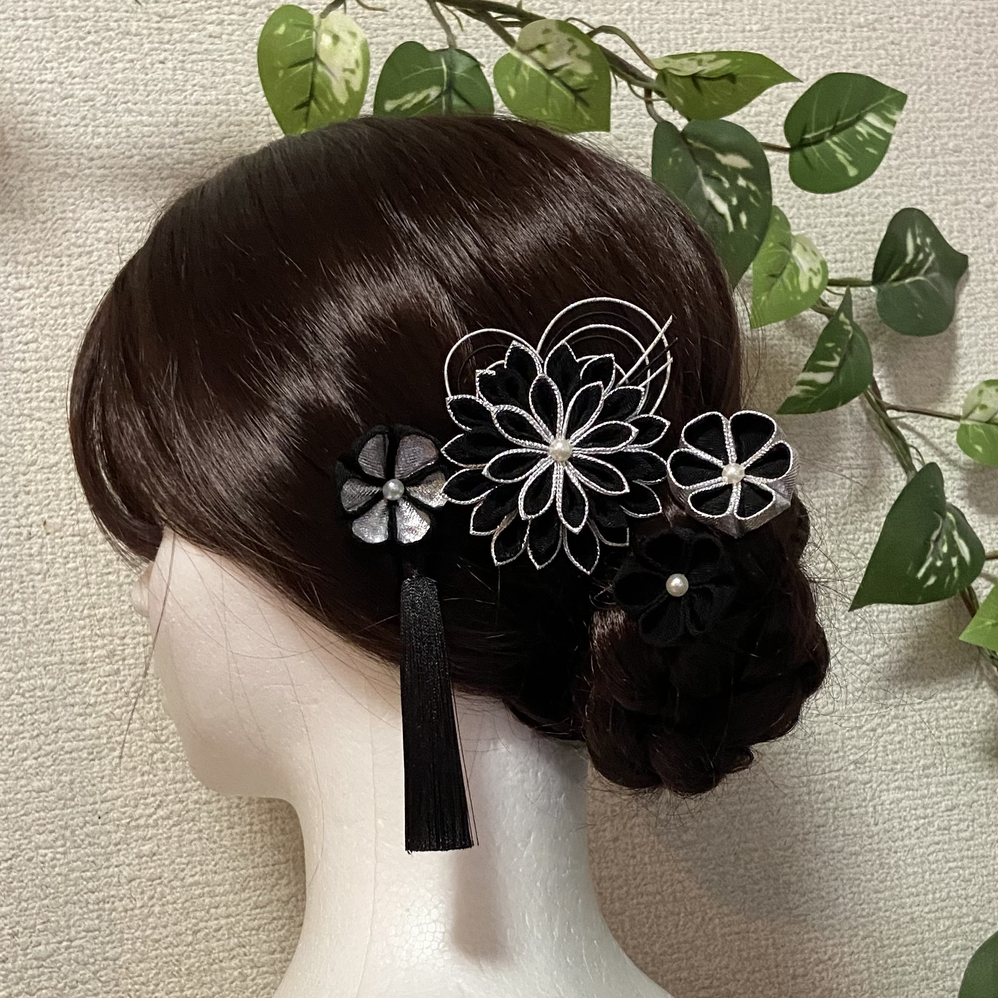 つまみ細工の髪飾り&コサージュ　2way  黒銀