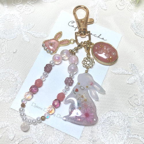 ハンドメイド＊レジン うさぎ キーホルダー 白うさぎ ビーズ ピンク 話