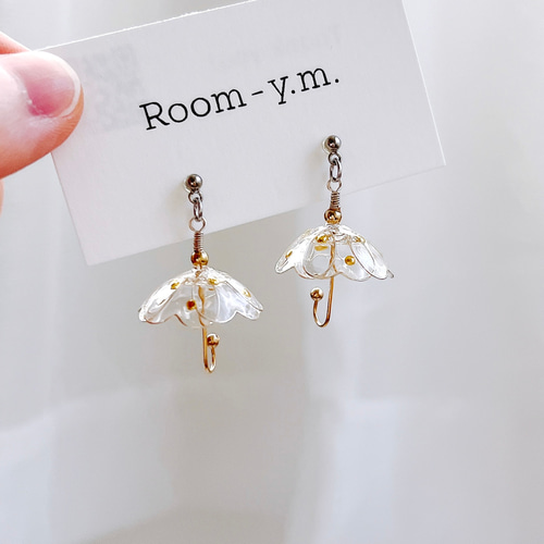 たむさま専用♡monotone gorgeous ピアス イヤリング 傘のピアス〈左右色違いオーダー可能〉 ピアス（フック・チェーン