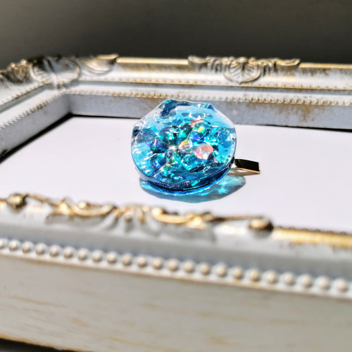 オーロラ紫陽花の水面ポニーフック / レジン / ブルー / 海 オーロラ紫陽花の水面ポニーフック / レジン / ブルー / 海
