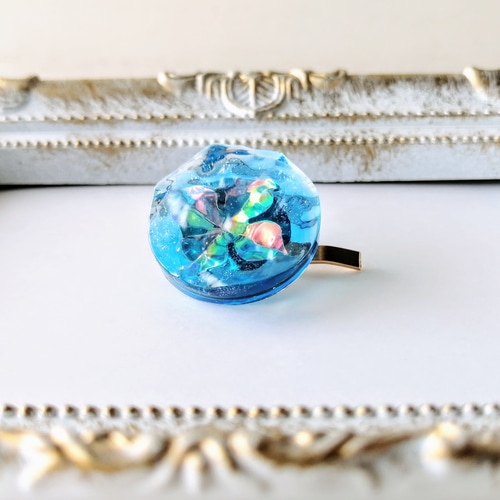 オーロラ紫陽花の水面ポニーフック / レジン / ブルー / 海 オーロラ紫陽花の水面ポニーフック / レジン / ブルー / 海